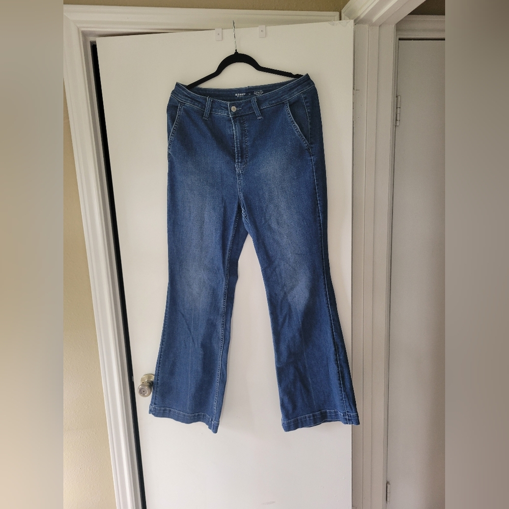 Old Navy Extra High-Rise Flare Trouser Secret-Smoith Pockets